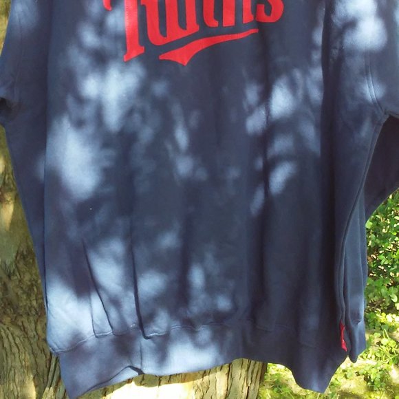 XL Men Blue With Twins in Red Sweatshirt - Picture 6 of 8